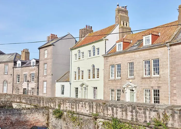 River View: Characterful Townhouse, Stunning Views