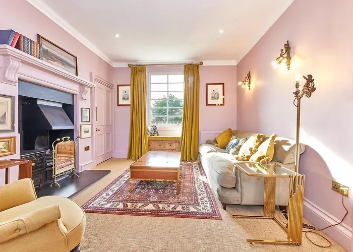 River View: Characterful Townhouse, Stunning Views