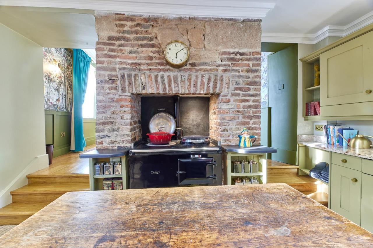 River View: Characterful Townhouse, Stunning Views Holiday home